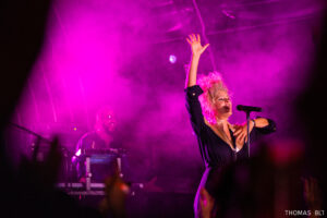Corine en concert à Paris est Têtu - par Thomas BL Photo
